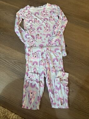 NWOT Lev Baby Vivian Castle Print Toddler Lounge Long Sleeves Pajama set -2T
